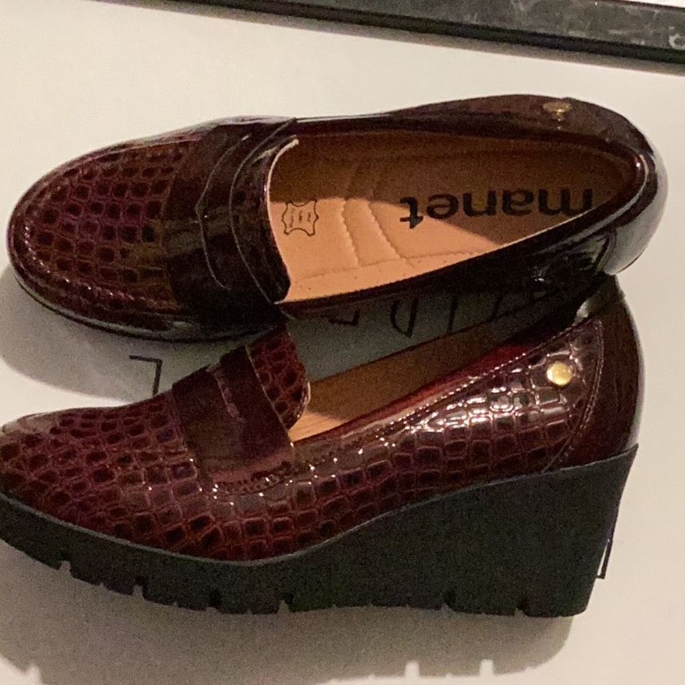 Burgundy Croc Embossed Wedges